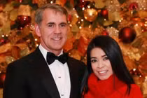 Ca sĩ lấy chồng tỷ phú, ở biệt thự 1.600 tỷ 