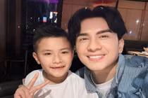 Con trai Đan Trường đi diễn châu Âu cùng bố