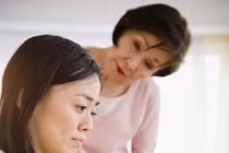 Mẹ chồng cũ gọi về ép nhận mảnh đất, tôi vội vàng từ chối 