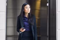 Từ chối đóng phí thang máy, người phụ nữ gặp kết “đắng“