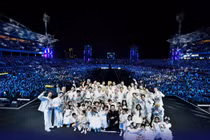 Fan ngất xỉu chờ xem show Anh trai, đu idol sao để an toàn?