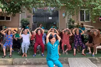 Gặp nhau ở viện dưỡng lão, 2 cụ bà thân như chị em ruột