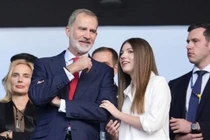 Con gái Vua Tây Ban Nha gây sốt tại chung kết Euro