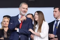 Con gái Vua Tây Ban Nha gây sốt tại chung kết Euro
