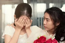 Ngày mẹ đi lấy chồng là ngày buồn nhất trong cuộc đời con