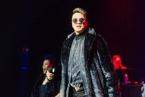 Đàm Vĩnh Hưng hát sung ở Mỹ giữa ồn ào kiện chồng Bích Tuyền