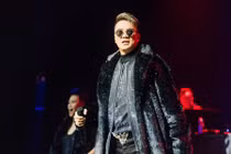 Đàm Vĩnh Hưng hát sung ở Mỹ giữa ồn ào kiện chồng Bích Tuyền