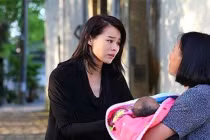 Tôi điếng lặng khi con gái bỏ lại đứa bé còn đỏ hỏn 