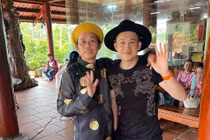 Hoài Linh khiến bầu sô khổ vì đi đâu cũng mang theo một thứ