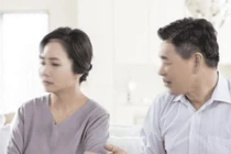 Đêm tân hôn, chồng U60 đòi lại 20 triệu tiền thách cưới