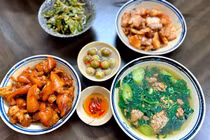 Mẹ đảm khoe loạt mâm cơm 100 nghìn 4 người ăn, ai cũng khen