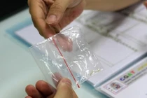 Người đàn ông vô sinh sốc khi biết đứa trẻ mồ côi là con