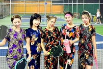 Quỳnh Nga, Quỳnh Kool mặc đồ ngủ đi tập pickleball 