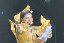 Lệ Quyên nói gì giữa ồn ào phá kịch bản trao giải?