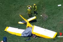 Video: Máy bay hạng nhẹ rơi xuống sân golf, 2 người thiệt mạng