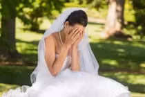 Cô dâu chú rể ghi sai thông tin, khách mừng nhầm cho người lạ