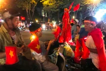 Giám đốc cho nhân viên mang “nồi niêu xô chậu” đến công ty cổ vũ U23