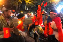 Giám đốc cho nhân viên mang “nồi niêu xô chậu” đến công ty cổ vũ U23