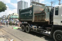 Rơi nước mắt tai nạn cụ bà bán vé số bị xe chở rác cán chết