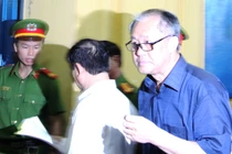 Phạm Công Danh bật khóc, xin cho các giám đốc “bù nhìn”