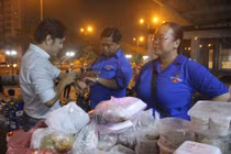 Cháy chung cư Carina Plaza: Trắng đêm chia sẻ nỗi đau với cư dân