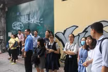 Trung tâm thương mại bậc nhất TP.HCM náo loạn vì một… người đàn ông