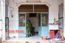 Bàng hoàng bé trai 8 tuổi mếu máo "bố mẹ cháu chết hết rồi”