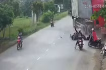 Thời khắc kinh hoàng container “nuốt” hàng loạt xe máy, 6 người thương vong