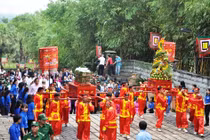 Dâng hương tưởng niệm Quốc Tổ Hùng Vương tại TP HCM