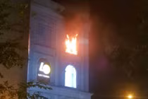 TTTM Diamond Plaza cháy ngùn ngụt, khách tháo chạy hỗn loạn