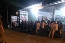 Gã thanh niên chém hàng loạt người đang xem khai mạc World Cup