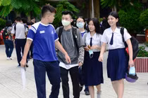 Ảnh: Nam thanh, nữ tú nô nức đi làm thủ tục thi THPT Quốc gia