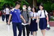 Ảnh: Nam thanh, nữ tú nô nức đi làm thủ tục thi THPT Quốc gia