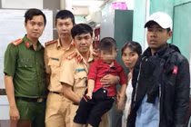 "Giải cứu” thành công bé trai 5 tuổi đi lạc giữa biển người xem pháo hoa