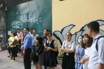 Trung tâm thương mại bậc nhất TP.HCM náo loạn vì một… người đàn ông