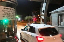 Tài xế “đếm từng giây” để qua trạm BOT Xa lộ Hà Nội miễn phí