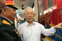 Tổng bí thư Nguyễn Phú Trọng thăm hầm vũ khí của biệt động Sài Gòn