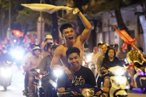 Mừng chiến thắng của Olymic Việt Nam, người dân quên cả luật giao thông 