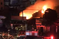 Ngủ say sau trận bán kết World Cup, cửa hàng vải chìm trong biển lửa