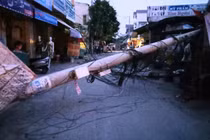 Bí ẩn trụ điện tự đổ: Ngành điện cũng “vò đầu bứt tai“