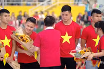 Giao lưu tại TP.HCM: “Mưa” tiền thưởng cho U23 Việt Nam 