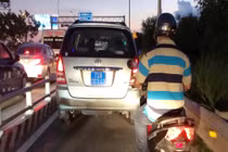 Xe biển xanh “chạy láo” trên cao tốc TP HCM - Long Thành - Dầu Giây
