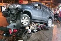 Hiện trường kinh hoàng ôtô Fortuner “nuốt” hàng loạt xe máy ở Đồng Nai