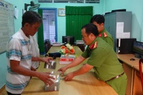 Trúng 2 tờ độc đắc, người đàn ông nghèo bị “bạn” chiếm đoạt