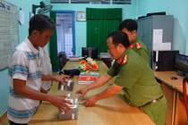 Trúng 2 tờ độc đắc, người đàn ông nghèo bị “bạn” chiếm đoạt