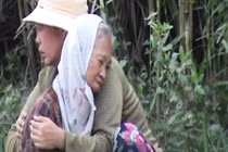 Bóc mẽ thủ đoạn của hàng loạt đối tượng dùng “mẹ già” để lừa đảo