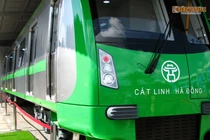 Người dân háo hức, xếp hàng ngồi thử tàu Cát Linh-Hà Đông