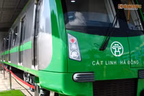 Người dân háo hức, xếp hàng ngồi thử tàu Cát Linh-Hà Đông