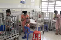 Hà Nội: Tay chân miệng tăng vọt, nhiều trẻ biến chứng não