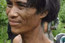 Báo Tây kinh ngạc về cha con người rừng VN